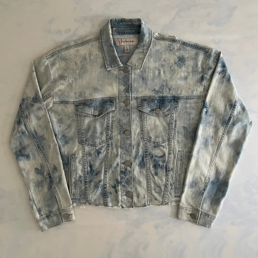 Calvin Klein Cropped Boxy Raw Hem Acid Washed Denim Jacket